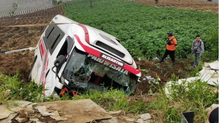 Kecelakaan Minibus di Dataran Tinggi Dieng Meninggalkan 4 Wisatawan Terluka