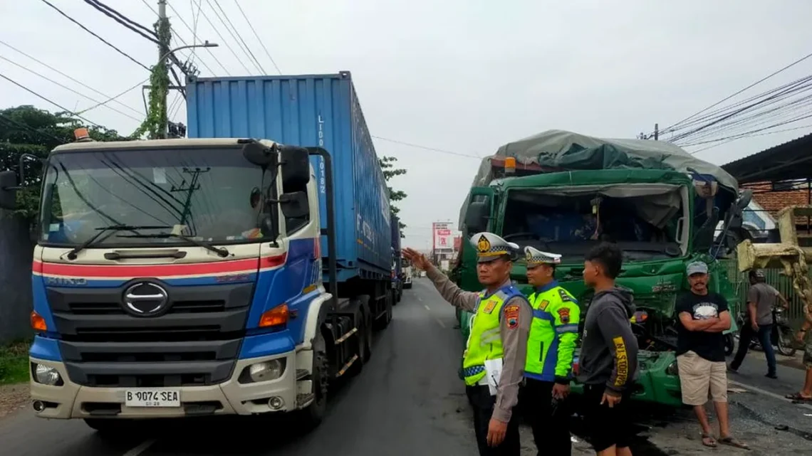 Kecelakaan Beruntun Bus dan Truk di Pantura Pati