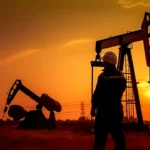 Harga Minyak Dunia Melonjak Setelah Iran Rudal Israel