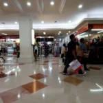 Penurunan Daya Beli Masyarakat Kelas Menengah Pangkas Produk Skincare sampai Menunda Beli Kendaraan