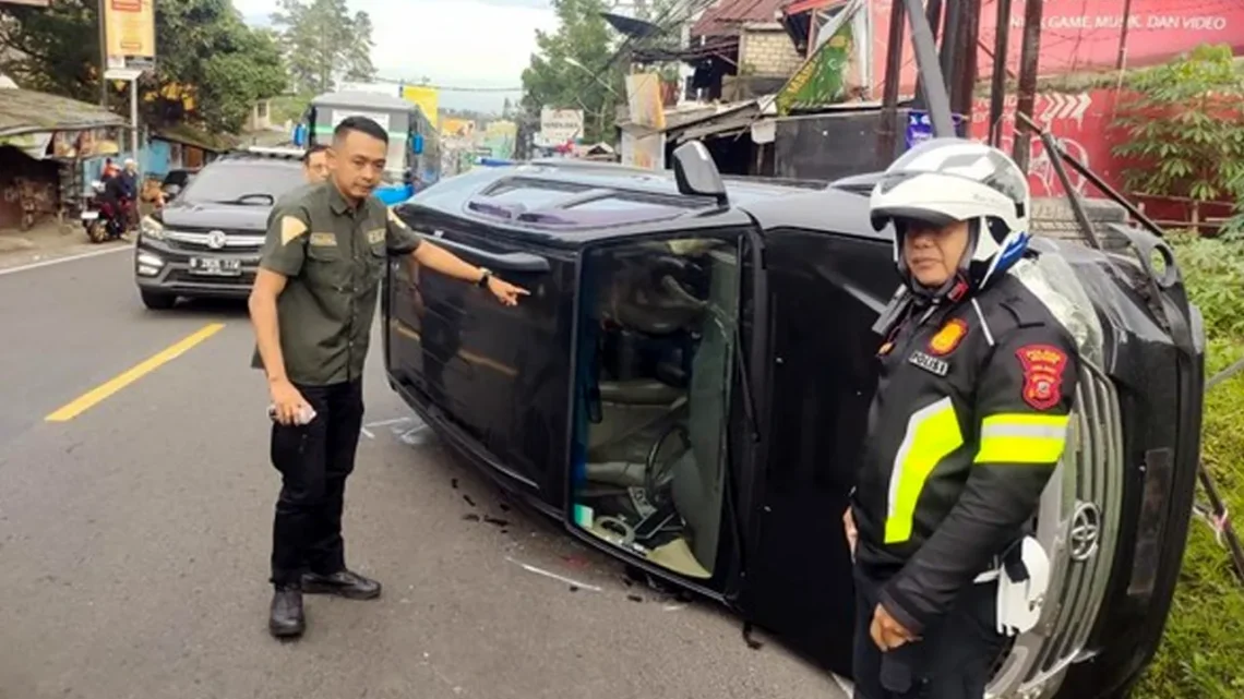 Toyota Fortuner Terguling di Puncak Bogor Sopir Diduga Mengantuk